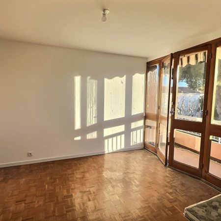 A louer appartement de type 4 avec balcon et box fermé à Marseille 13012 BOIS LUZY - Photo 3