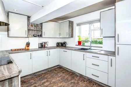 3 bedroom terraced house to rent - Photo 2