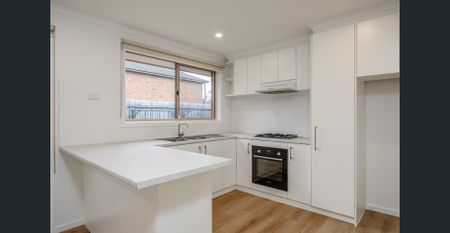 Like New Villa Unit in Prime Location - Photo 2