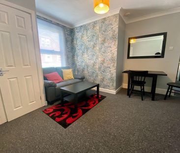 2 Bed Flat, Erleigh Road, RG1 - Photo 1