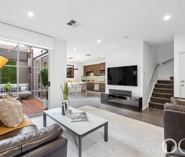 Open the Door To Classy Cosmopolitan Living - Photo 2