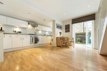 3 bedroom flat to rent - Photo 5