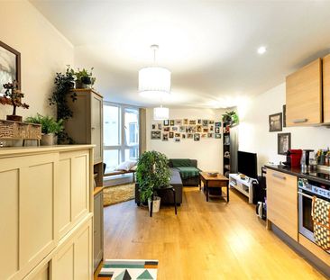 Water Gardens Square, Canada Water, London, SE16 flat to rent - Photo 4