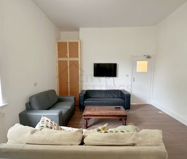 6 Bedroom Flat - Photo 6