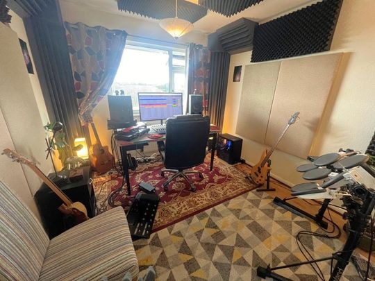 3 bedroom semi-detached house to rent - Photo 1