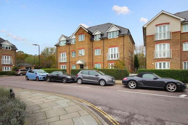 Gilbert White Close, UB6 - Photo 1