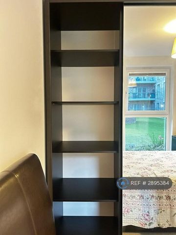 1 bedroom in a flat share to rent - Photo 4