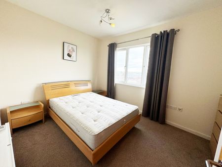 6-14 High Street, RH10 1BN - Photo 3