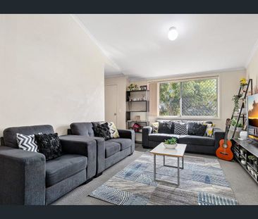 Private, Spacious & Perfectly Positioned - Photo 2