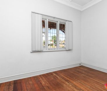 A CLASSIC HOME IN FANTASTIC LOCATION - Photo 6