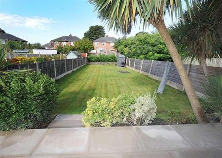 The Crescent, Irlam, M44 - Photo 5