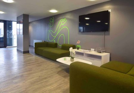 Bronze Studio - Photo 4