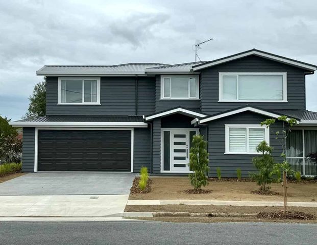 Executive Family Home in Grey Street - Photo 1