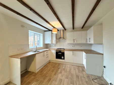 3 bedroom semi-detached house to rent - Photo 5