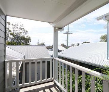 Beautiful 3 Bedroom Home in Merewether - Photo 2