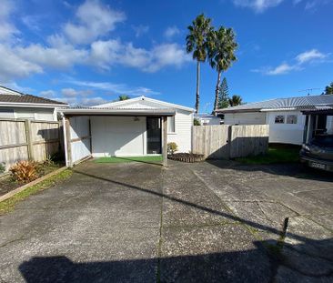 Ready to move in furnished 2BR Home in Glen Eden! - Photo 1