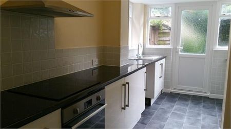 3 bedroom semi-detached house to rent - Photo 5