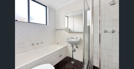 Beautiful Bright 2 Bedroom Apartment - Photo 3