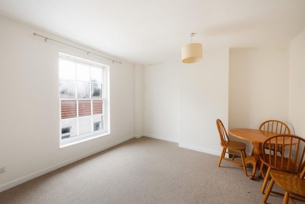 1 Bed Flat - Photo 1