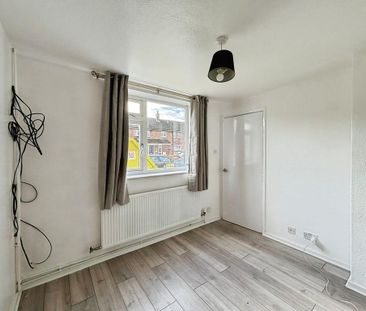 4 bedroom terraced house to rent - Photo 2