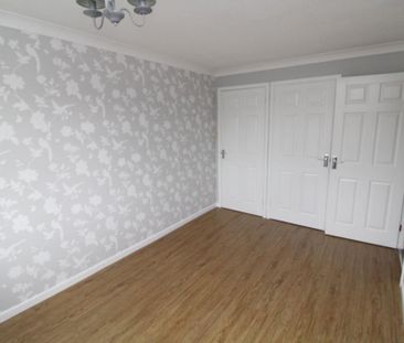 3 bedroom end of terrace house to rent - Photo 3