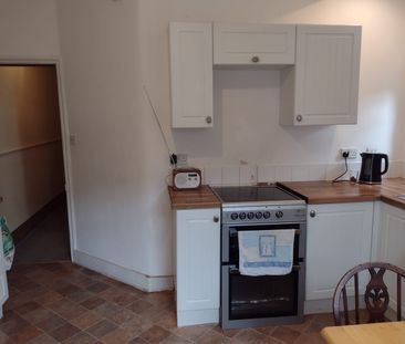 Room in a Shared Flat, Southfields, SW18 - Photo 3