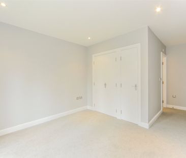 Heathcote Road, Camberley, Surrey, GU15 - Photo 3