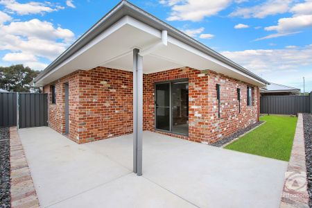 CHARMING AND LOW-MAINTENANCE LIVING IN JINDERA - Photo 2