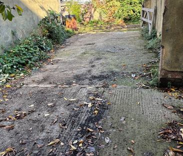 2 Bed Flat, Redecorated Ground And Lower Ground, RG1 - Photo 4