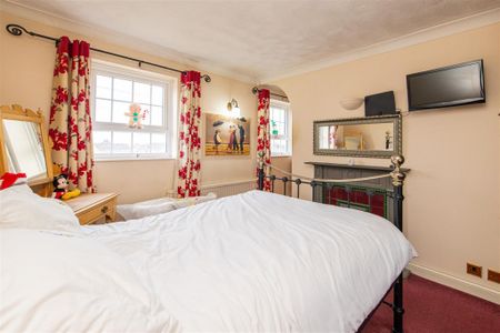 3 bed House - Detached To Let - Photo 4