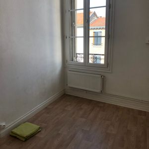 Appartement à louer - REIMS - PLACE LUTON - Photo 2