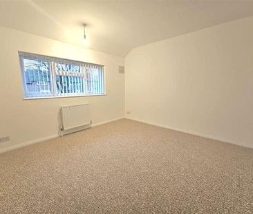 North Hill Drive, Romford, RM3 - Photo 4