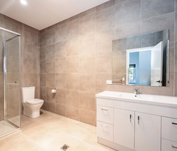 Freshly Renovated Home with Modern Finishes - Photo 5