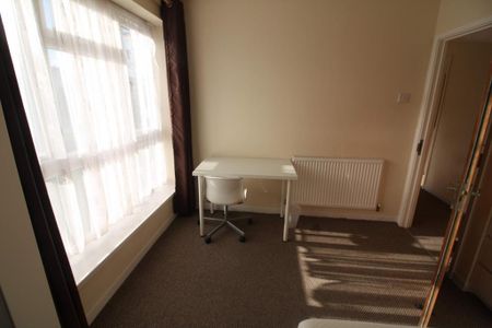 5 bedroom detached house to rent - Photo 2