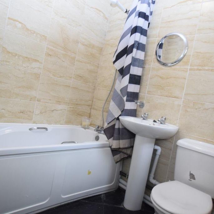 6 bedroom terraced house to rent - Photo 1