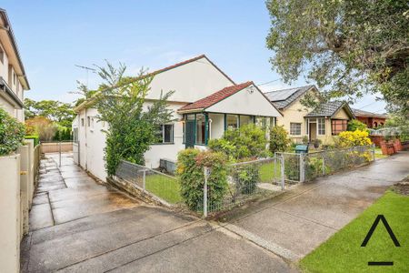 Spacious Family Home in a Prime Location - Photo 5
