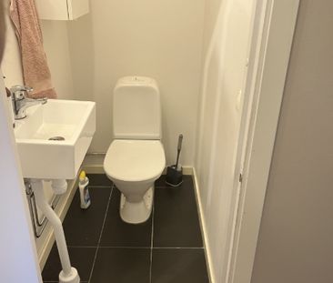 Ljust och välplanerat rum i lugna Vendelsö! Delat boende med bra ko... - Foto 2