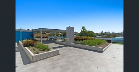 Modern 1 Bedroom + Study Apartment - Photo 4