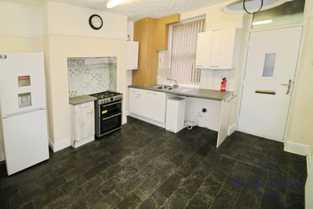 3 bedroom terraced house to rent - Photo 5