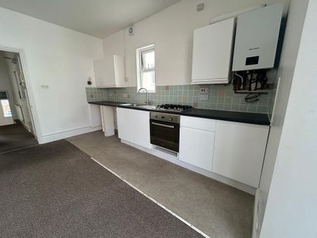 2 bedroom flat to rent - Photo 2