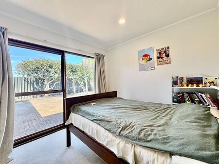 Large Sunny family home - Photo 2