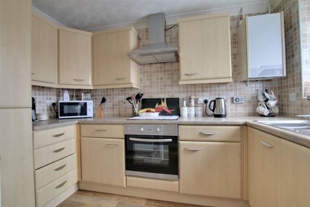 2 bedroom terraced house to rent - Photo 4