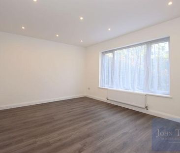 4 bedroom detached bungalow to rent - Photo 3