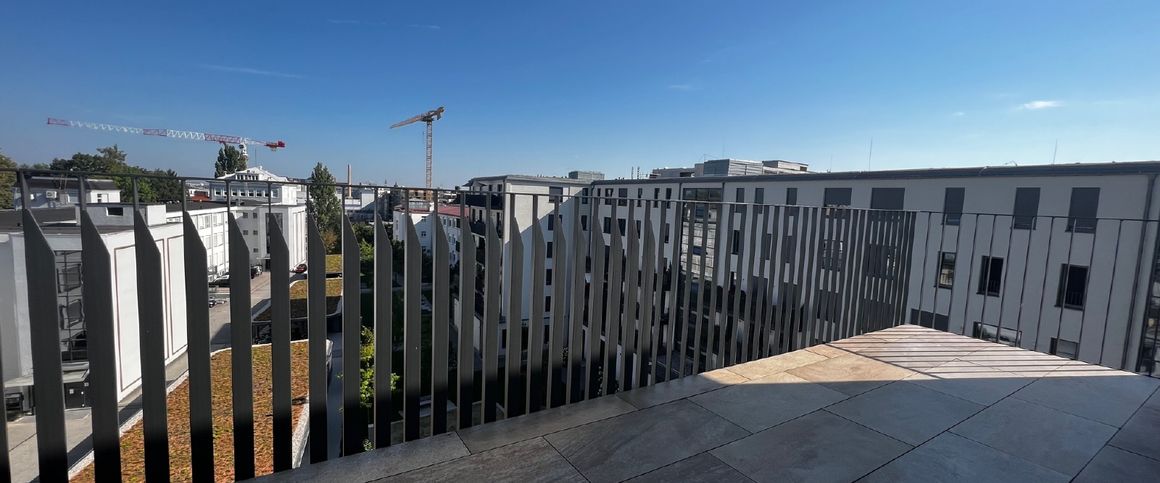 Neues Sendling: 2 Zi-DG-Whg. mit EBK, Balkon, Aufzug ,TG,U-Bahnlage! - Photo 1