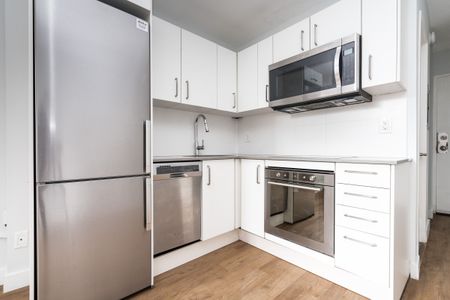 800 Richmond Street West - Photo 2