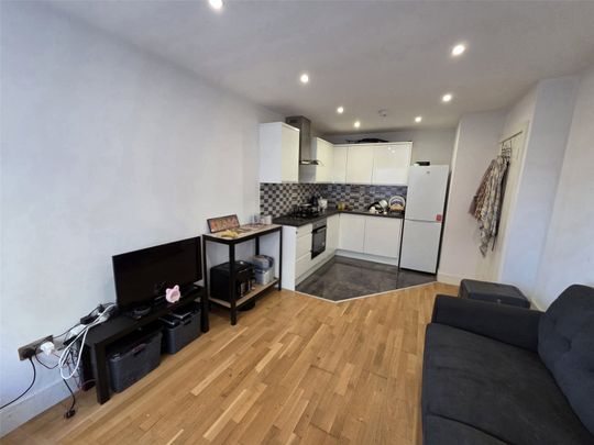 London Road, Bracknell, Berkshire, RG12 - Photo 1