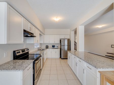 For Lease - 11 Burcombe Cross Unit# Upper Bdrm, Guelph, Ontario - Photo 5