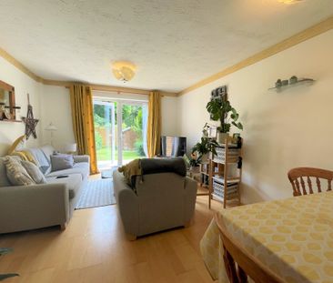 2 bedroom house to rent Wordsworth Mead, RH1 - Photo 1