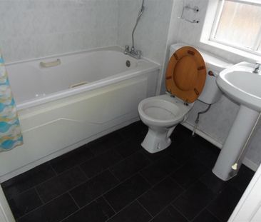 3 bedroom semi-detached house to rent - Photo 6