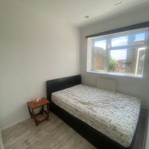 2 Bed Flat, Alexandra Avenue, HA2 - Photo 2